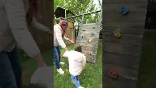 🤣 Mama e cea mai REA 😵&zwj;💫 Who is More fun in the park 😎 Mom or Dad ? #shorts by #marastefania