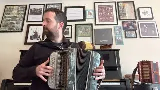 Bubbling wine with advanced right and bass hand on irishbuttonaccordionlessons.ie