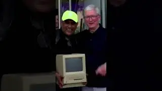This man brought a Macintosh computer to the opening of Apple's first store in India #Shorts