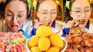 還記得童年的小賣舖嗎？酸妞配上猴王丹，超無敵宇宙酸？ ？？#小賣鋪老闆娘#搞笑劇情#童年小賣部#童年回憶#懷舊零食