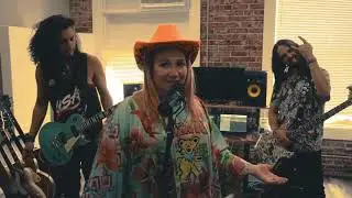 Bikini Trill - &ldquo;Higher&rdquo; (live)