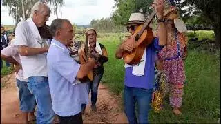 Eu Washington e meus amigos foliões cantando e a com paninha de santos reis giro dos pererao