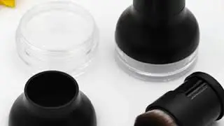 new design empty black plastic round cosmetic round loose powder jar  with sifter and brush