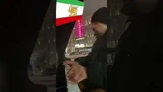 Playing Boogie Woogie at an outside temperature of -2 &deg;C/ Opernplatz