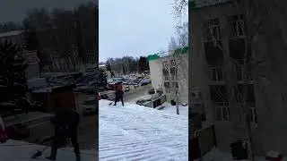 Чистка снега с кровли. Лениногорск.