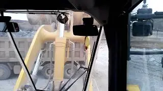 Komatsu wa470-6a погрузка руды в самосвал Howo 380