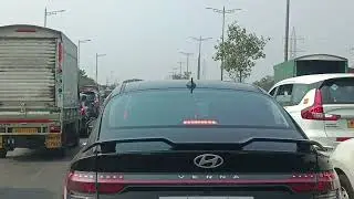 वर्ना चा Spoiler वर्ना (After Market) लावल्यासारखा वाटतोय. One of the best spoilers I have seen.