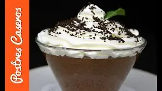 Mousse de chocolate con copete de nata | Recetas de Javier Romero