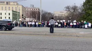 Anti-ICE protestors gather at Jefferson Street and Elm Avenue