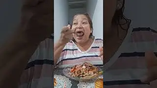 Hoje gente vamos almoçar gente meu almoço de hoje essa salada deliciosa#😋