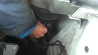 Changing head light on VW Crafter