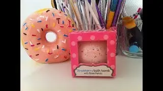 STRAWBERRY BATH BOMB WITH ROSE PETALS DEMO