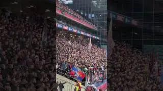 Народ кричит: &laquo;Слава России!&raquo;