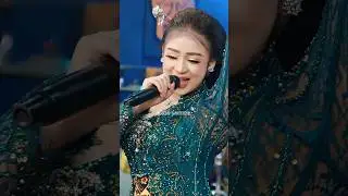 Cinta Dari Seberang - Niken Salindry (Kembar Music Digital)#nikensalindry #nikensmusicdigital