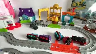 Thomas dan teman teman sedang bersatai ceria #thomastrain #mainan #toys