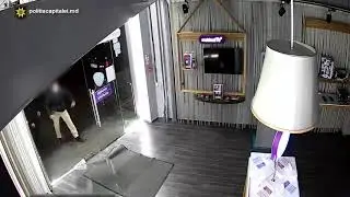 Intrau în magazine și furau telefoane mobile. Doi tineri reținuți de polițiștii IP Botanica