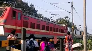 Eastern railway//Indian locomotive class modern engine twin wap4+WAP5 carrying intersity express
