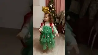 I made my baby a Christmas tree costume 🎄🎄