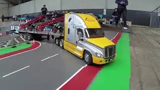 New version!  Amazing Tamiya Freightliner Cascadia Build and driving!