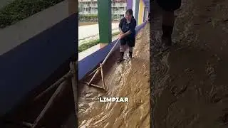 La Escuela Se Llen&oacute; De Barro Por Las Lluvias China 😱