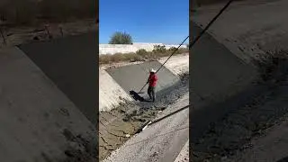 Canal panels!🚜🔨                           #arizona #construction #concrete #viral #subscribe #diy