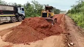 Incredible Teamwork! Komatsu D58E Dozer and 25-Ton Dump Truck in Action.