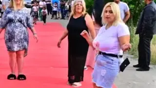 Blond white t shirt