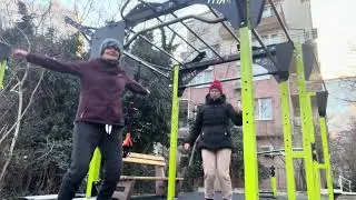 Движение в любом возрасте: мы с мамой на площадке #здоровье