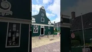 АМСТЕРДАМ:Деревня Zaanse Schans с мельницами.
