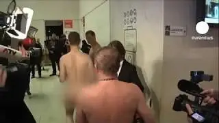 متحف فيينا يخلع ثيابه لساعات في إطار معرض 