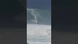 A Really Long Wave At Uluwatu #surfing #balisurf #surfers