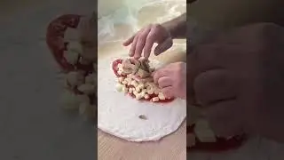 Making a Calzone Pizza #pizza #food #foodie #streetfood