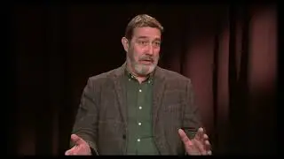 Ciar&aacute;n Hinds says his name