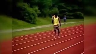 Ferdie Adoboe 🇬🇭 Fastest run backwards 100 m running forward.