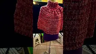 Scaldacollo con ampio coprispalle,  mantellina. Facile ideale per principianti