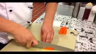 Soy Cocinero. As&iacute; se hace un corte en julianas y brunoise.