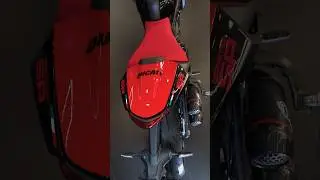 Ducati Monster SP Jantungnya adalah mesin Testastretta 11&deg;, mesin kembar 4 katup berpendingin cairan
