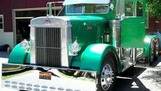 Завершенный выставочный грузовик Peterbilt 1949 года.