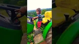How to drive tractor first time🚜🚜 learn by shivansh#shivanshvlogs #youtubeshort #tractor #trending