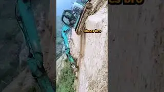Экскаватор спускается по крутому склону 👀