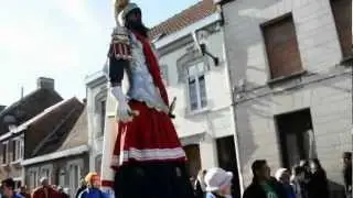 5&egrave;me Ronde internationale de g&eacute;ants port&eacute;s &agrave; Steenvoorde. Reuze Papa et Reuze Maman