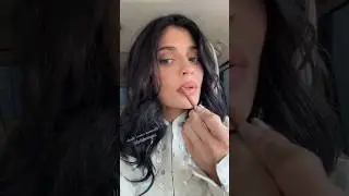 Kylie Jenner Applies 'Comes Naturally - Soft Mauve' by Kylie Cosmetics #kyliejenner #shorts