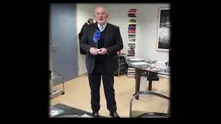 Frans Timmermans neemt de Politieke Pluim 2018 in ontvangst