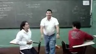 Professor Sandro dando mortal (fo-ro)