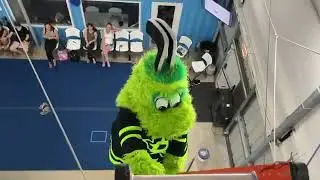 Victor Learns To Be A Acrobat In The Dallas Circus Center! 👽🏑🎪
