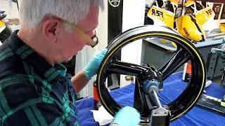 pt 129 FZR RESTORATION,HOW TO HAND BUFF OUT A WHEEL .