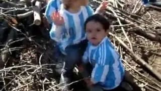 Benja, Fran y Nacho alientan a la Selecci&oacute;n argentina