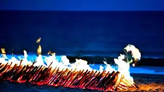 Campfire on the beach 🔥 | Crackling Fire and Sea Waves Sounds  for a Cozy Atmosphere