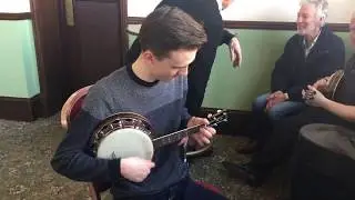 Playing George Formby's 'Big' Gibson UB3 Banjo Ukulele