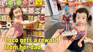 Coco only bought one candy, and her dad rewarded her with an Ultraman toy.